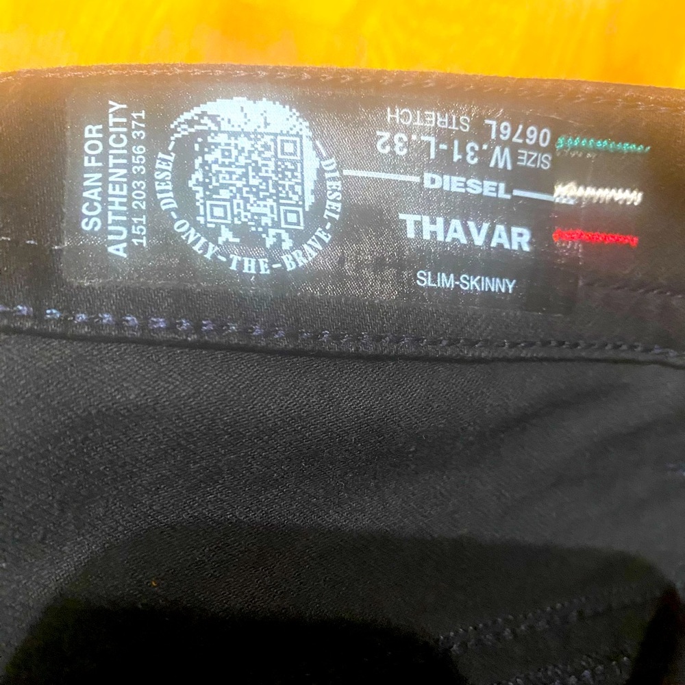 Men’s Diesel black jeans Thavar slim skinny 31 x 32 this style is distressed
